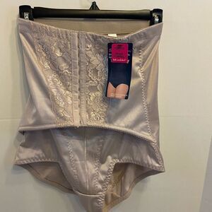 New shaper super form with brief 2x nude